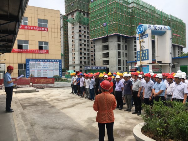集團企管部部長馬金鎖宣讀活動通知作動員講話_副本.jpg